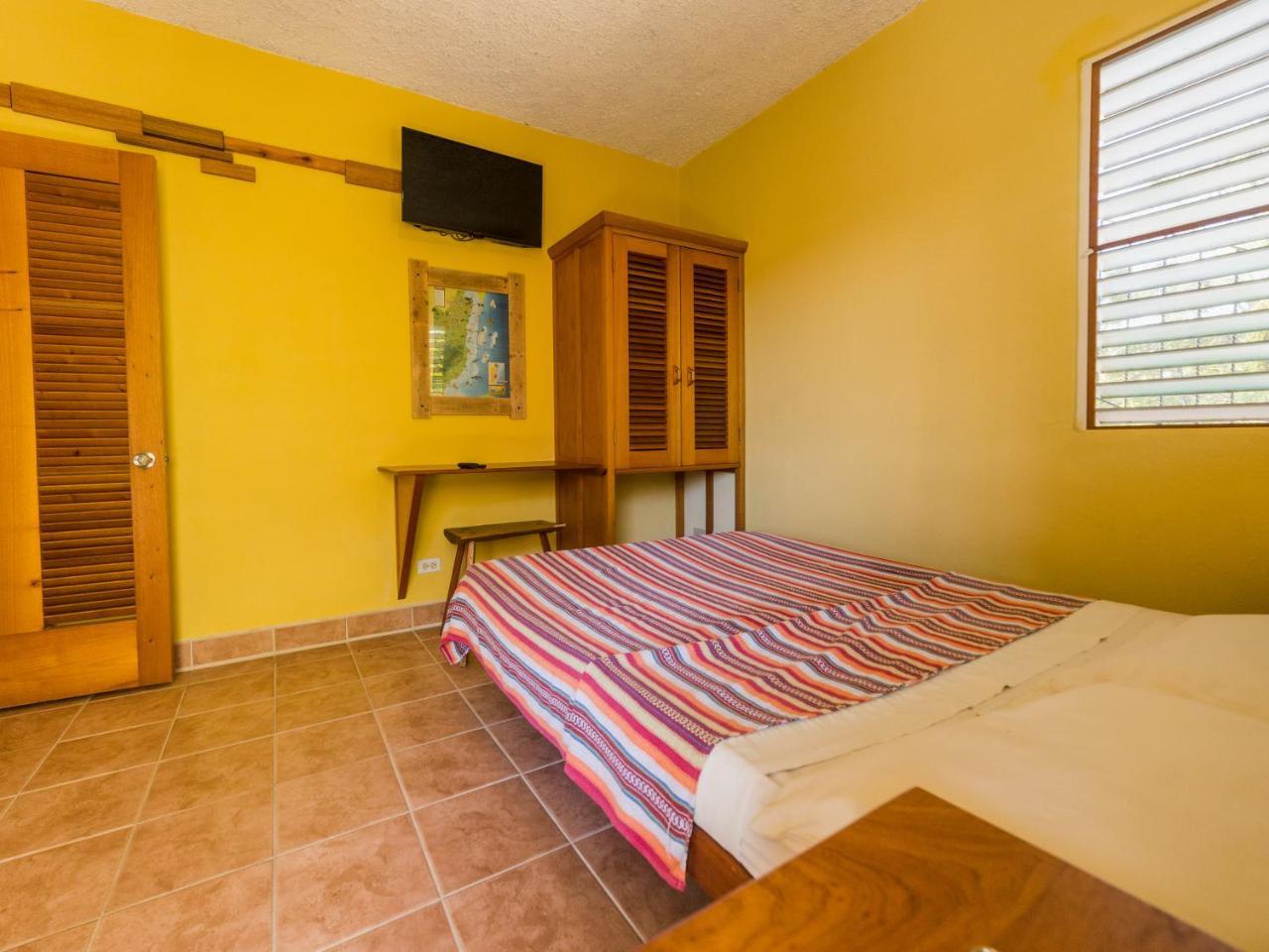 Hostel A Piece Of Ground Punta Gorda Exterior foto