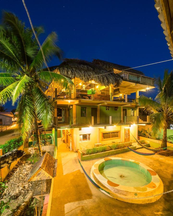 Hostel A Piece Of Ground Punta Gorda Exterior foto