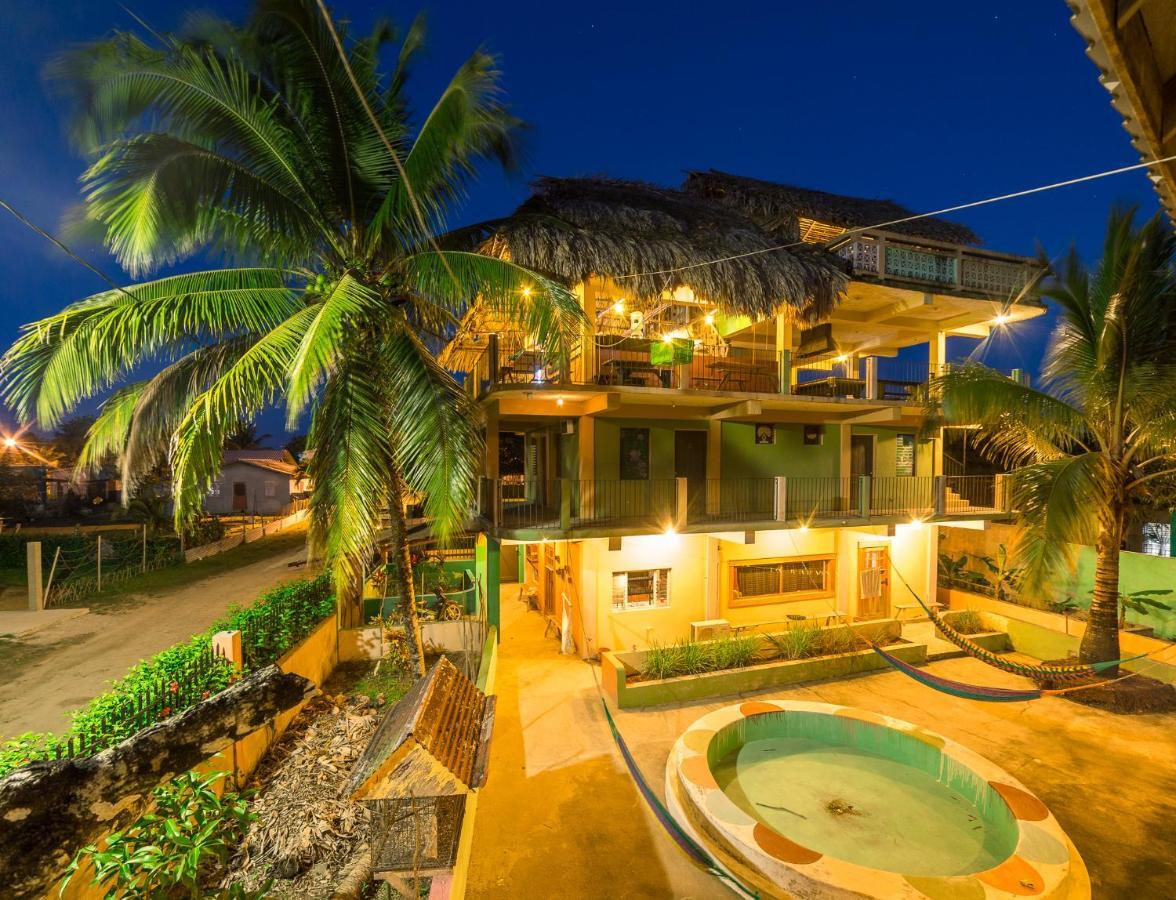 Hostel A Piece Of Ground Punta Gorda Exterior foto